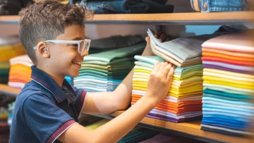 Comment habiller un petit garçon : la méthode d’un papa styliste malgré lui